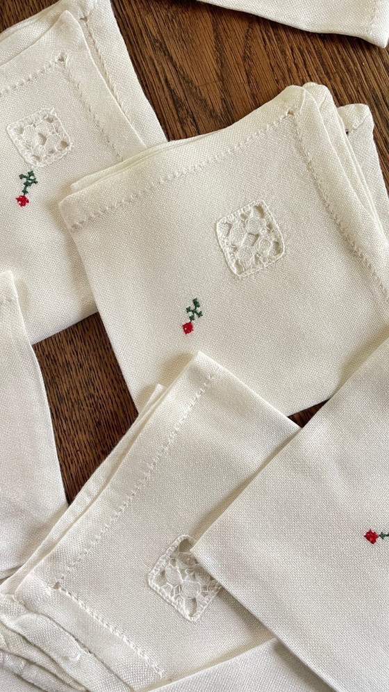 Image 1 of Rectangular embroidered tablecloth + 12 vintage napkins