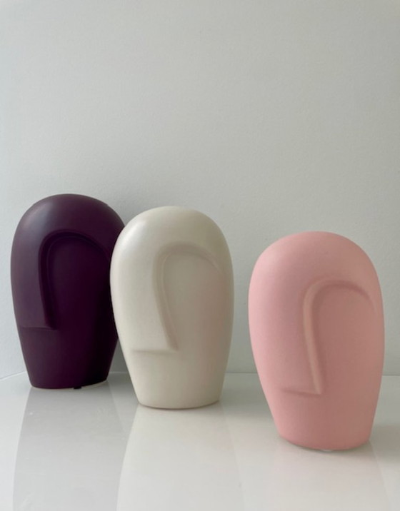 Image 1 of Juego de 3 jarrones esculturales modernos con caras estilizadas