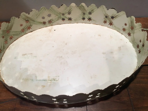 Coppia di vassoi in metallo patinato bianco – Accessori da tavola, Vintage (photo 10 of 11)