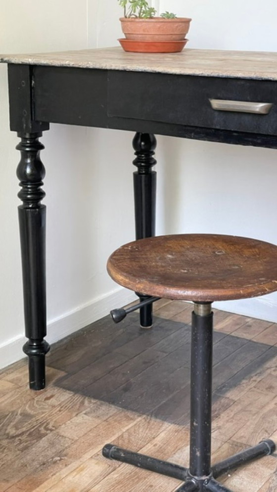 Antiker Schreibtisch im Louis Philippe Stil – Wood (photo 15 of 43)