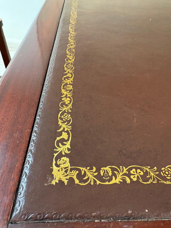 Image 1 of Magnifique bureau double en acajou de style ancien avec revêtement en cuir