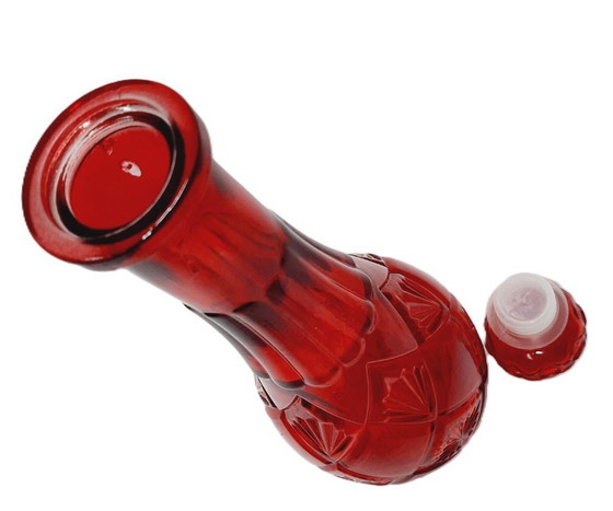 Image 1 of Decanter o caraffa in vetro pressato rosso rubino vintage