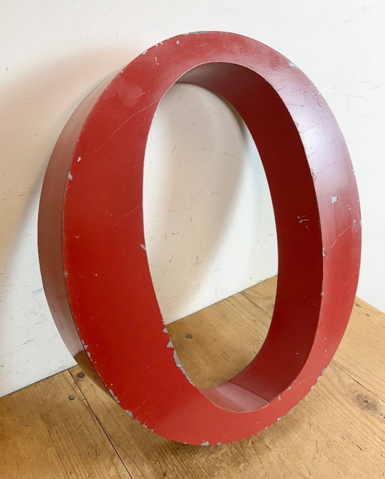 Image 1 of Lettre O de façade en fer rouge vintage, années 1970