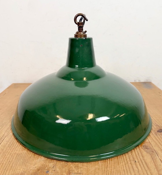 Image 1 of Suspension industrielle britannique en émail vert, années 1960