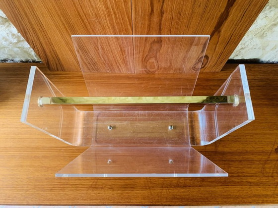 Image 1 of Tijdschriftenrek van plexiglas en messing, jaren 1970