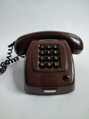 Telefono PTT marrone moka vintage retrò con pulsanti anni '70