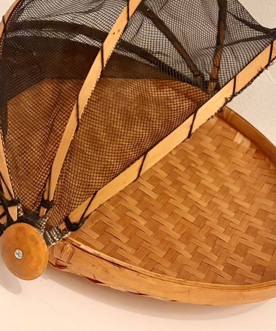Image 1 of Copertura per alimenti in vimini con zanzariera – stile vintage