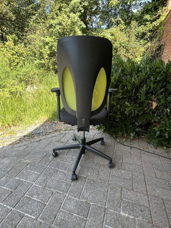 Giroflex 353 – Gebrauchter Bürostuhl mit Netzrückenlehne – Bürostühle, Metal, Plastic (photo 4 of 7)