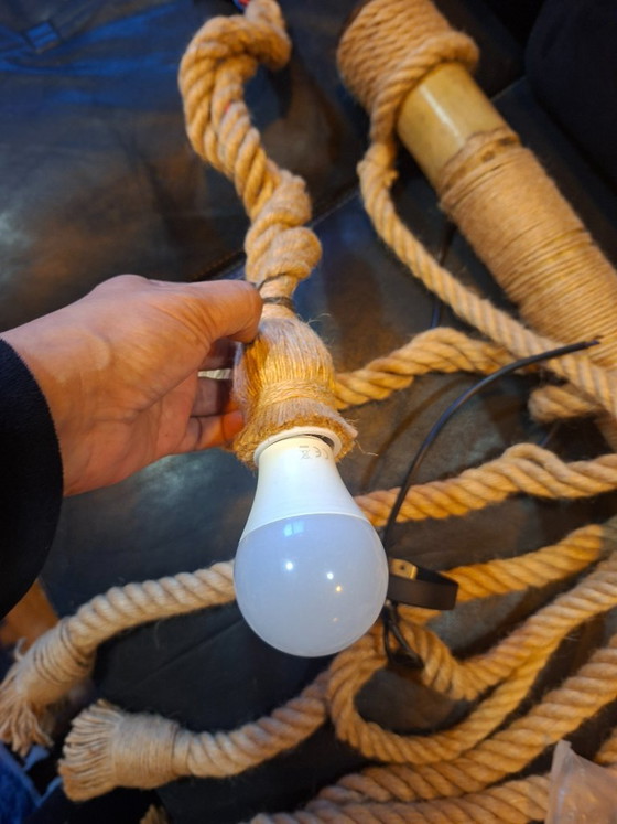 Image 1 of Suspension en corde avec 6 ampoules + petite lampe en corde offerte