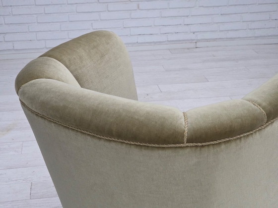 Image 1 of Dänischer Sessel aus den 1970er Jahren, originaler grüner Möbelveloursbezug, Eichenholz.