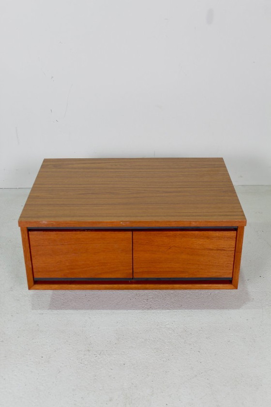 Image 1 of Ensemble vintage d'armoires suspendues