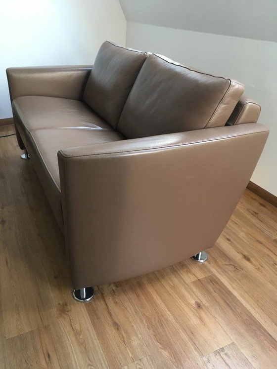Image 1 of Zweisitziges Designer-Ledersofa von Touché in neuwertigem Zustand.