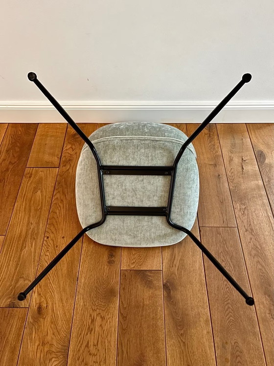 Image 1 of GUBI - "Sedia da pranzo Beetle", completamente imbottita