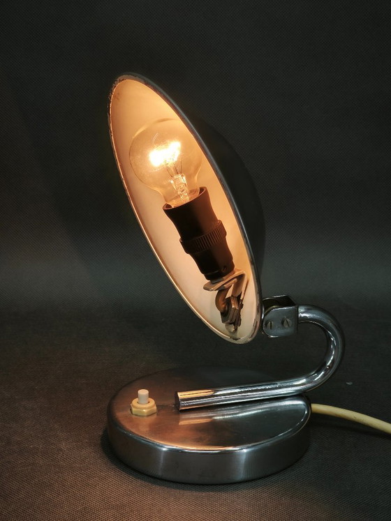 Lampe de table chromée Bauhaus des années 1930, modèle 3530, par Napako, Tchécoslovaquie – Metal (photo 2 of 10)