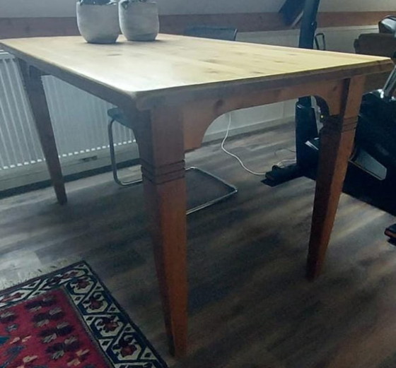 Image 1 of Kiefernholz-Esstisch