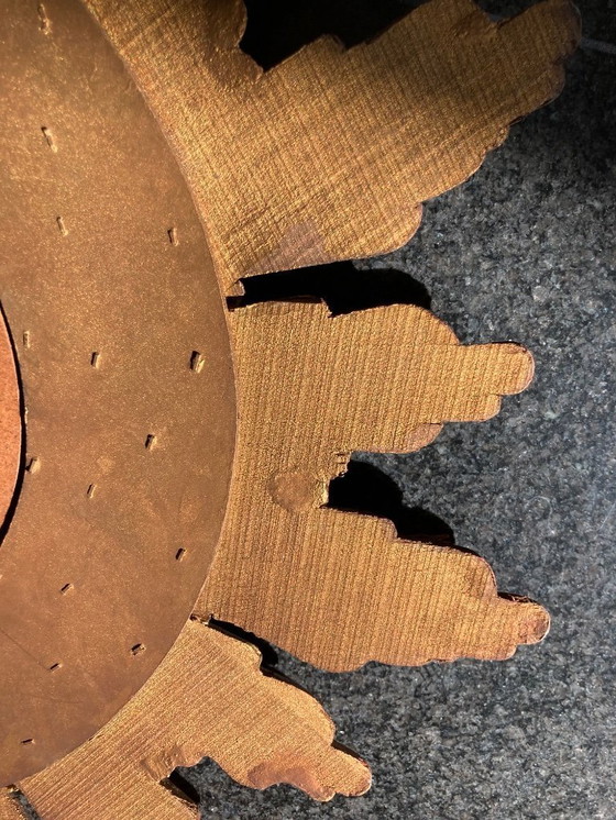 Image 1 of Grande specchio a forma di sole in legno dorato