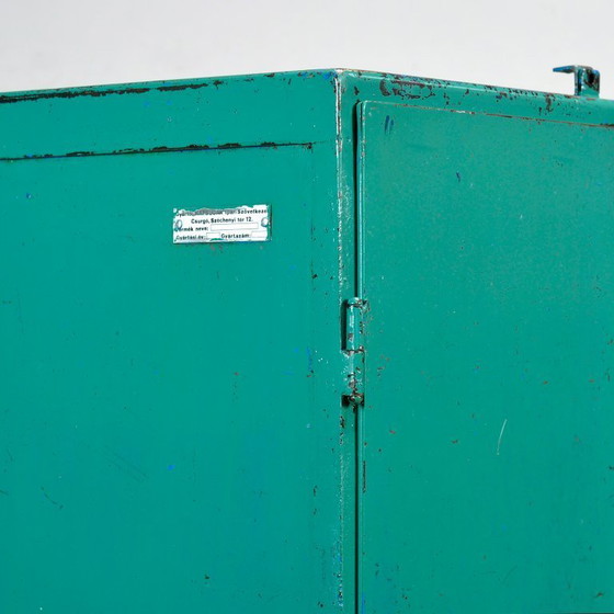 Image 1 of IJzeren industriële kast, jaren 70