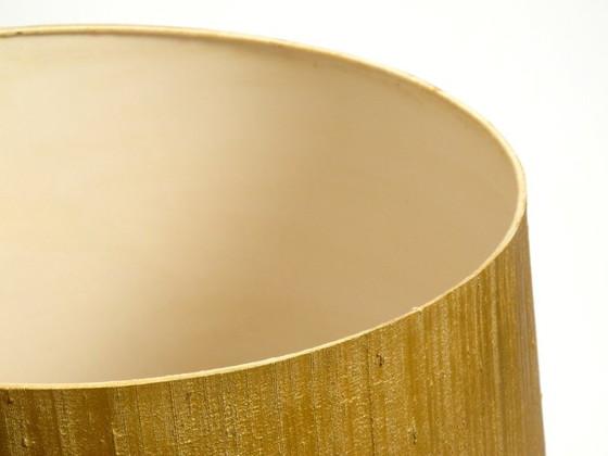 Image 1 of Grote, elegante, zeer zeldzame Putzler tafellamp uit 1970 met verlicht glazen lamphuis en kap van gouden dupionzijde