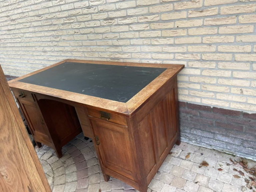 Antiker Schreibtisch