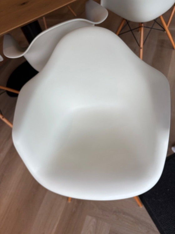 Image 1 of 6 chaises Vitra DAW blanches