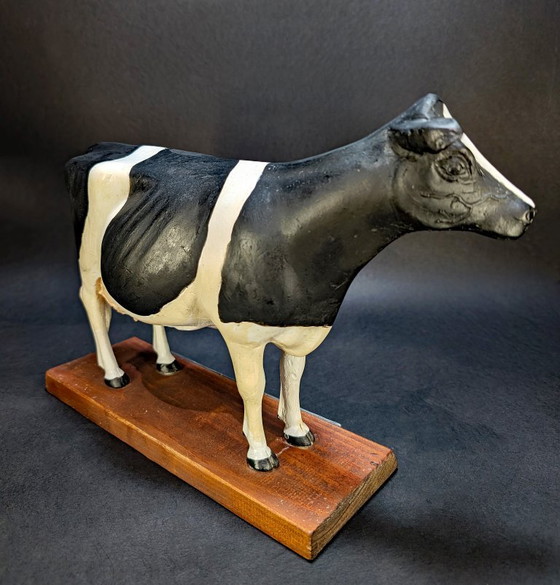 Grande mucca tedesca Black-Bunte d'epoca su piedistallo – Sculture, Metal, Wood (photo 5 of 6)