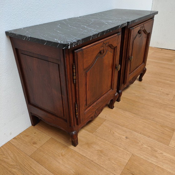 Image 1 of Tavolini da comodino vintage e antichi con piano in marmo