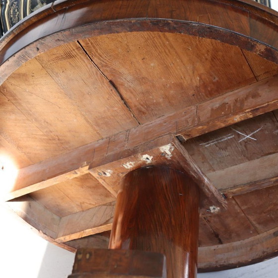 Image 1 of Antique Round Table in Walnut, Italy Early 19th Century