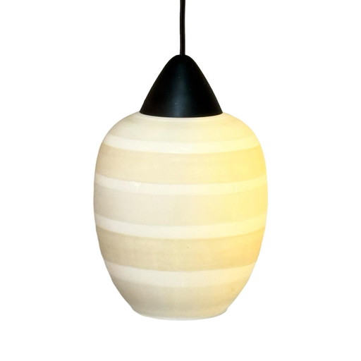 Suspension Mcm Vintage 50's - Verre blanc dépoli / semi translucide et dessus noir - Attr. Louis Kalff / Phillips
