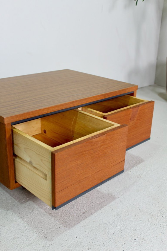 Image 1 of Ensemble vintage d'armoires suspendues