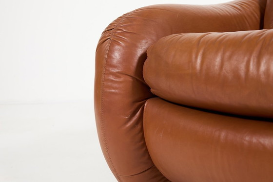Image 1 of Sculptural Italian design leather lounge chair from 1960’s