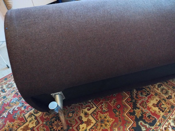 Image 1 of Sofá de tela Artifort Tara C736 con patas metálicas.