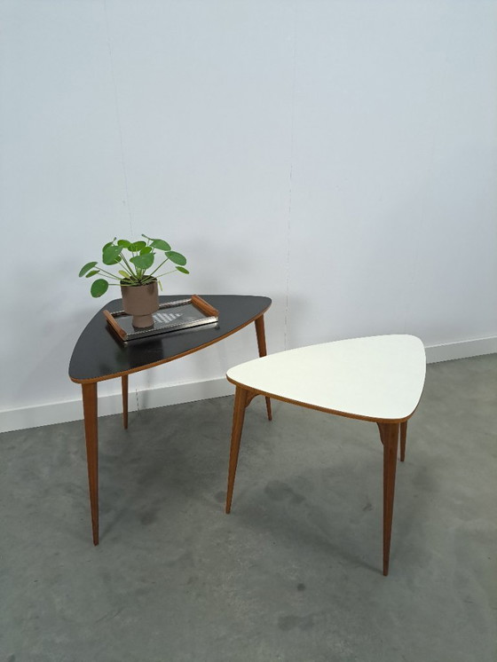 Image 1 of Set zwart wit tafel met houten poten Kaiser Köln