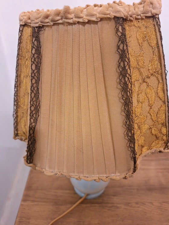 Image 1 of Lampe de table en verre blanc soufflé à la bouche, années 1940