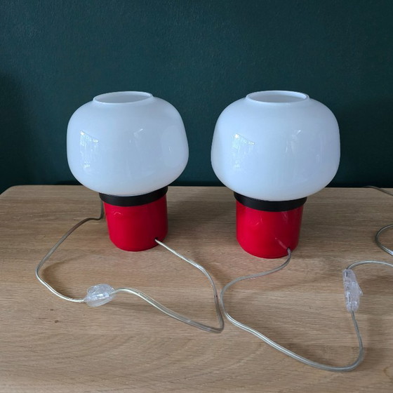 Image 1 of Set di due lampade da tavolo Foscarini Doll - plastica rossa e vetro bianco. Design italiano.