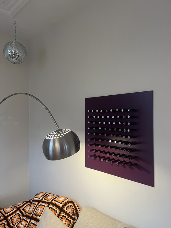 Image 1 of Kunstwerk des Weltraumzeitalters in der Stadt