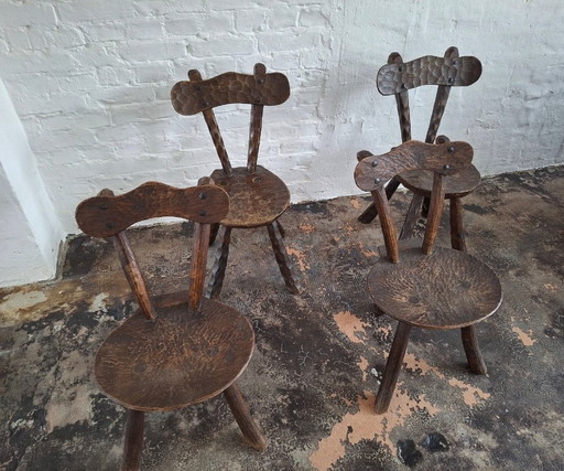 Set aus 4 brutalistischen französischen Landhausstühlen im Stil von Alexandre Noll, 1950er Jahre