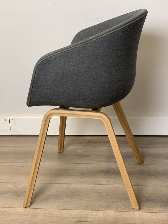 Image 1 of Fieno su una sedia AAC23