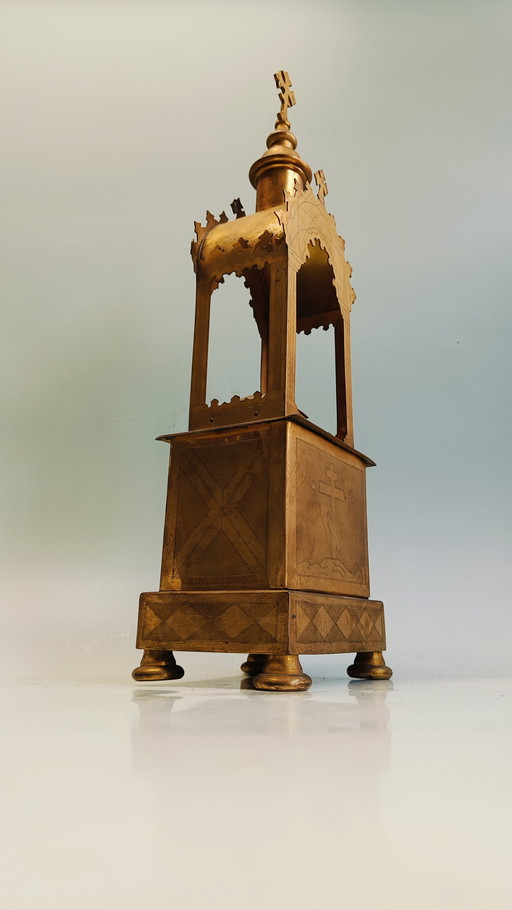 Osteuropäischer orthodoxer christlicher Reliquienaltar