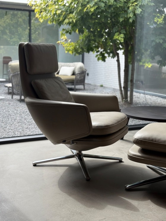 Image 1 of Vitra Grand Relax met Ottoman