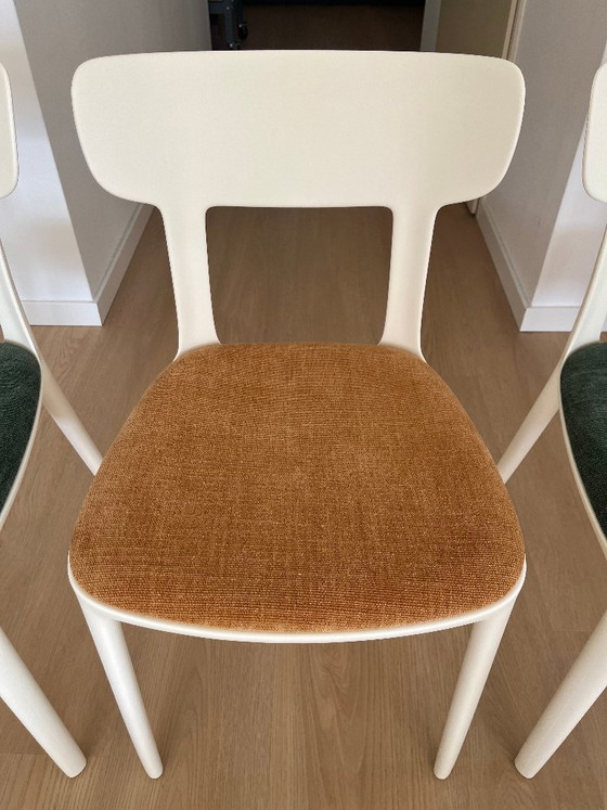 Image 1 of 4x Infiniti Canova chairs (RAL9001, green/orange)