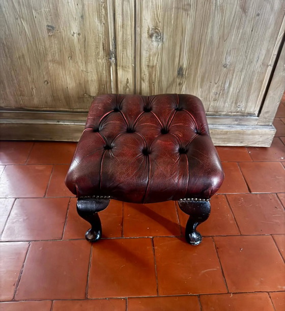 Vintage 1970s Chesterfield red leather footrest – Footstools & poufs, Wood (photo 8 of 12)