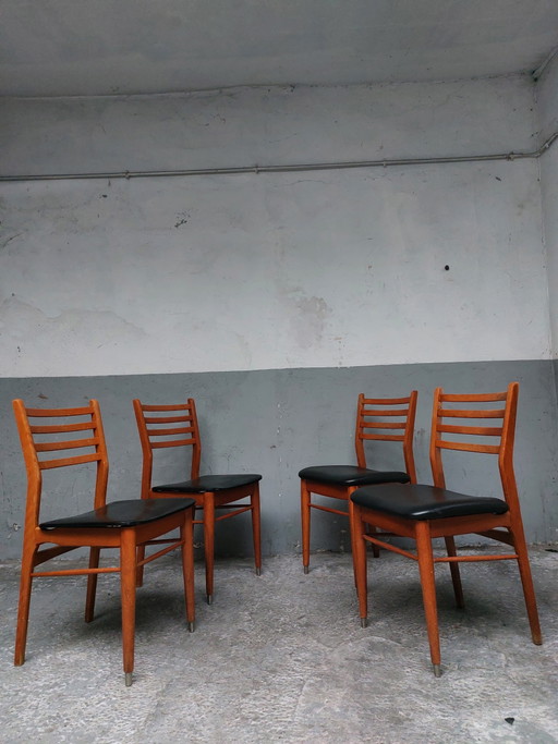 4 sedie da pranzo di metà secolo