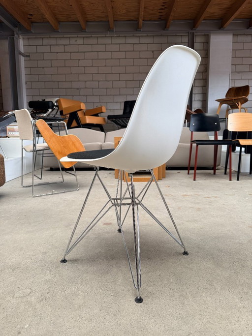 Vitra Eames DSR Stuhl