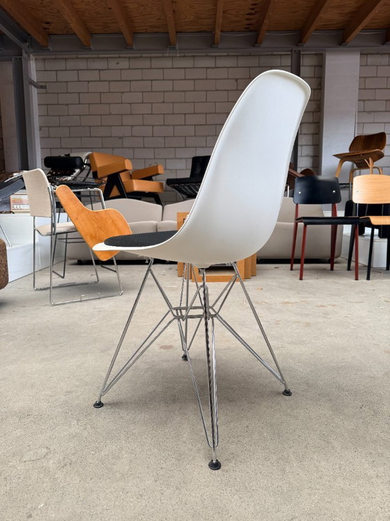 Image 1 of Vitra Eames DSR Stuhl
