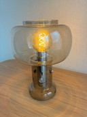 lampada da tavolo in vetro fumé