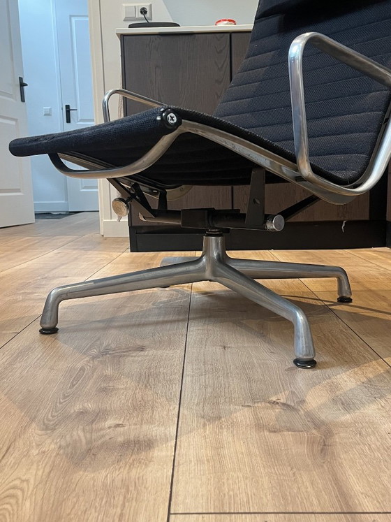 Fauteuil lounge Charles & Ray Eames EA 124 en aluminium - Toile Hopsack noire Herman Miller (photo 6 of 16)