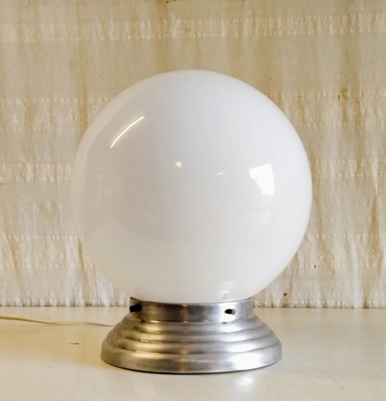 Image 1 of XXL-Tischleuchte aus opalisierendem Glas, 30 cm Durchmesser – Mitte des 20. Jahrhunderts
