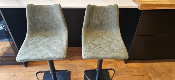 Image 1 of Set di 2 sgabelli da bar regolabili – in similpelle verde muschio – ideali per l'isola della cucina