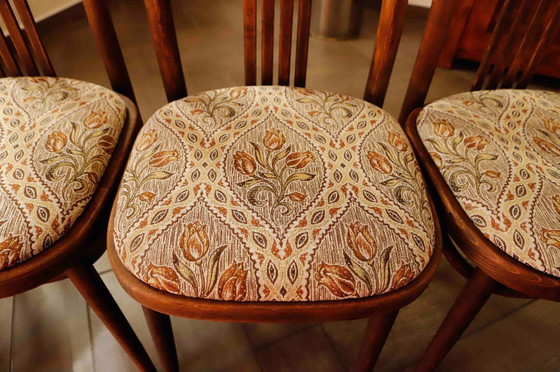 Image 1 of Set van vier Bentwood TON stoelen uit de jaren 1970 met bloemenbekleding