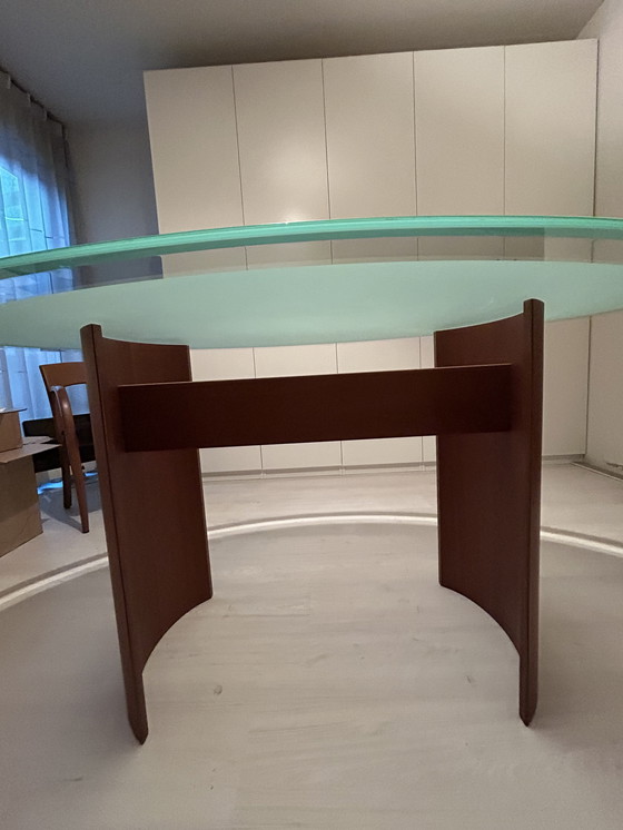 Image 1 of Table ovale - veuillez répondre rapidement